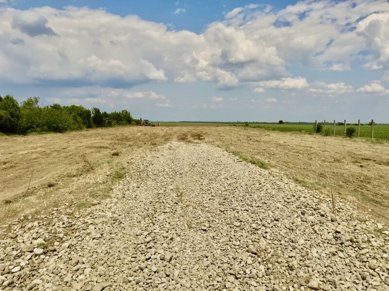Butimanu, teren cu deschidere la lac, Jud. Dambovita.