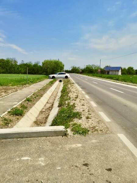 Butimanu, teren cu deschidere la lac, Jud. Dambovita.
