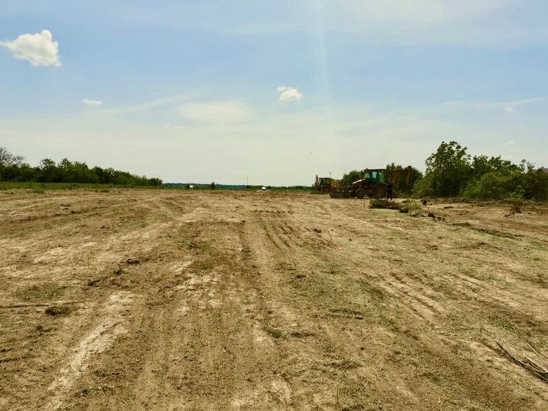 Butimanu, teren cu deschidere la lac, Jud. Dambovita.
